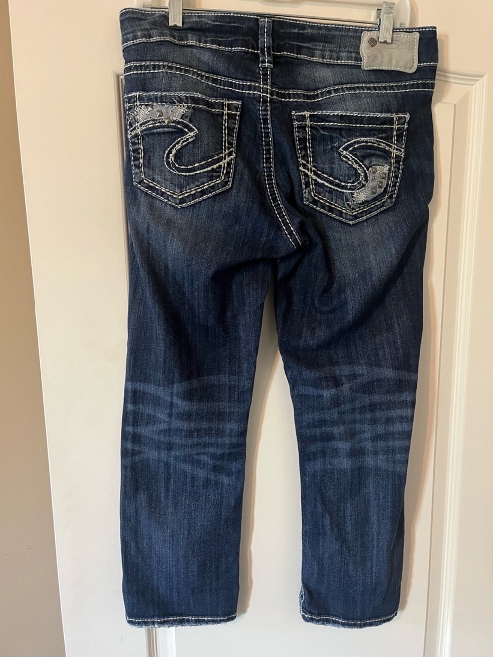Silver Jeans Dark Blue Cropped Ankle Jeans with Contrast Stitching